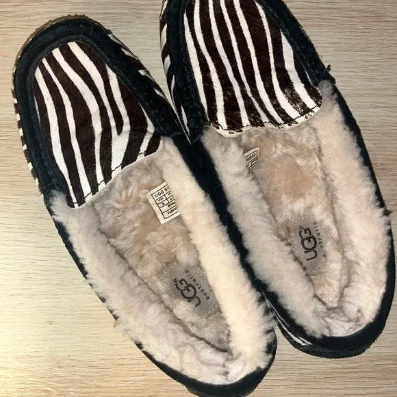 UGG Australia Authentic Black and White Zebra Pattern Slippers - Picture 4 of 5